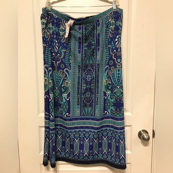 Long, Avenue Skirt Blue/Green Multi Size 22/24 - Picture 1 of 3